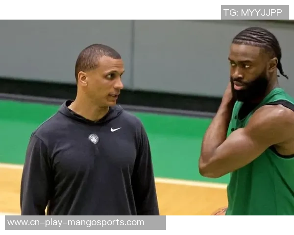 今天凯尔特人与勇士的第四节激战回顾与精彩瞬间分析